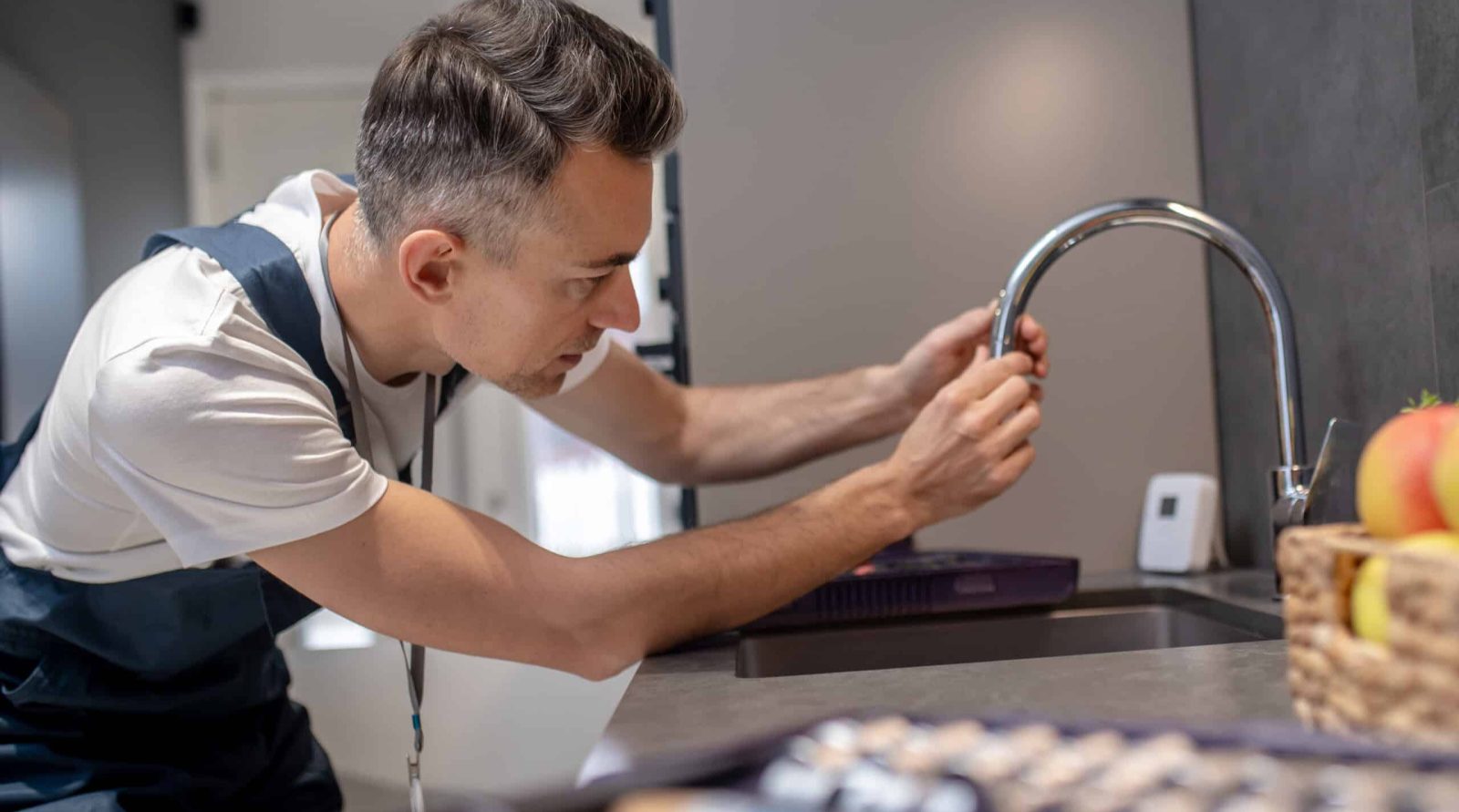 Que vous modernisiez un logement ancien ou que vous rénoviez une salle de bain, notre Plombier à Berck assure la mise en conformité de vos réseaux d’eau et de gaz. Nous garantissons des travaux conformes aux normes en vigueur (DTU) et couverts par notre garantie décennale. Résultat : une installation fiable, sécurisée et prête à durer des années.